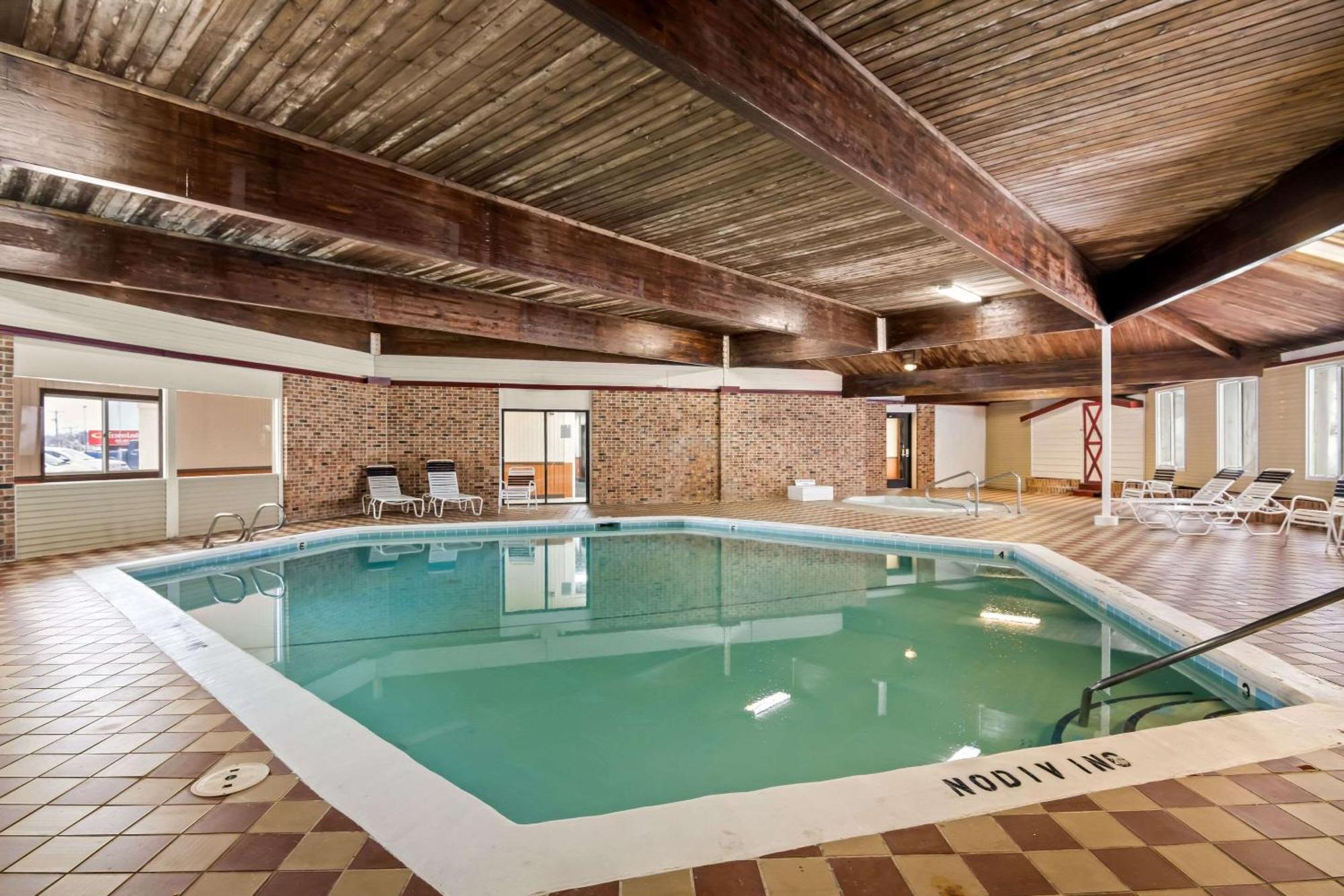 Econo Lodge מניסטי מראה חיצוני תמונה