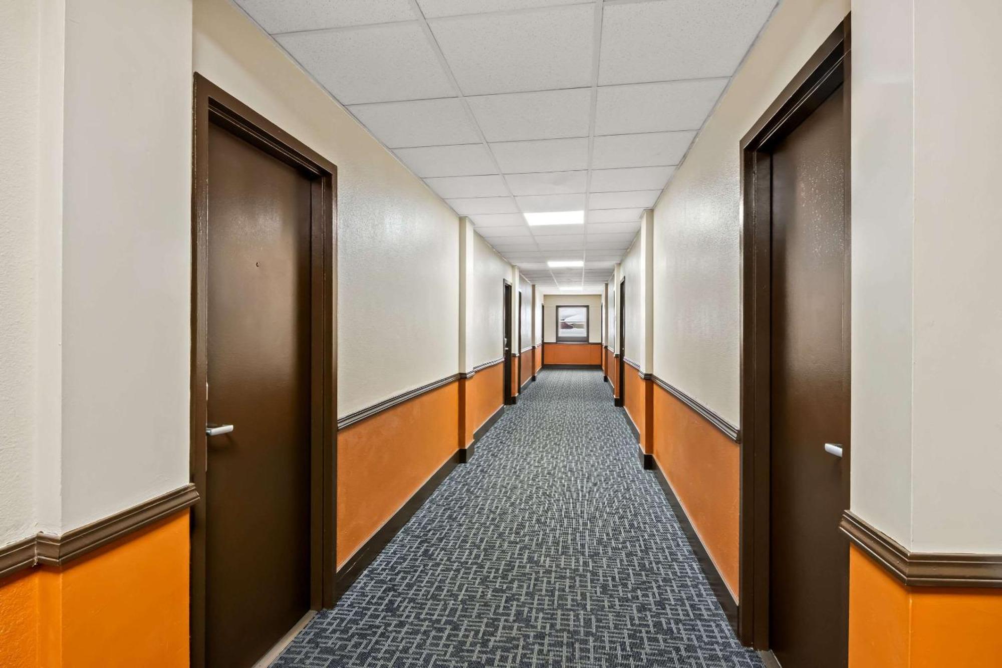 Econo Lodge מניסטי מראה חיצוני תמונה